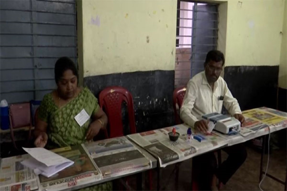 Karnataka polls: 52.18 pc voter turnout recorded till 3 pm
