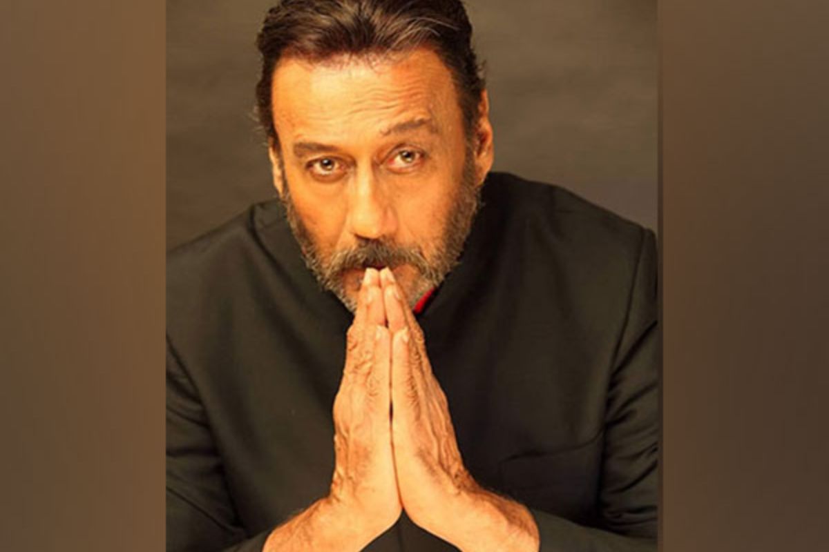 Jackie Shroff marks World Bee Day in his “Bee-du” style