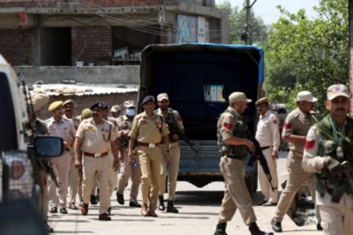 J&K Police conducts searches of houses of Pakistan-based terrorists