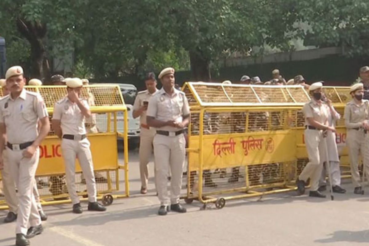 Wrestlers’ Protest: Delhi Police on alert, barricades up on roads leading to Jantar Mantar