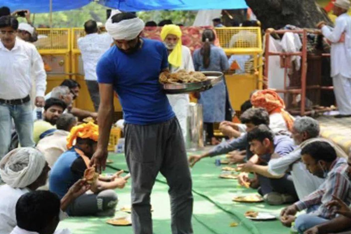 Protesting wrestlers organise langar at Jantar Mantar