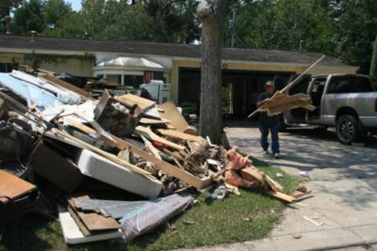 2 killed, 7 injured in Texas house collapses due to storm