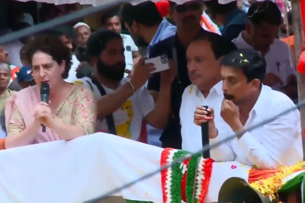 Priyanka Gandhi holds roadshow in Bengaluru on last day of election campaigning