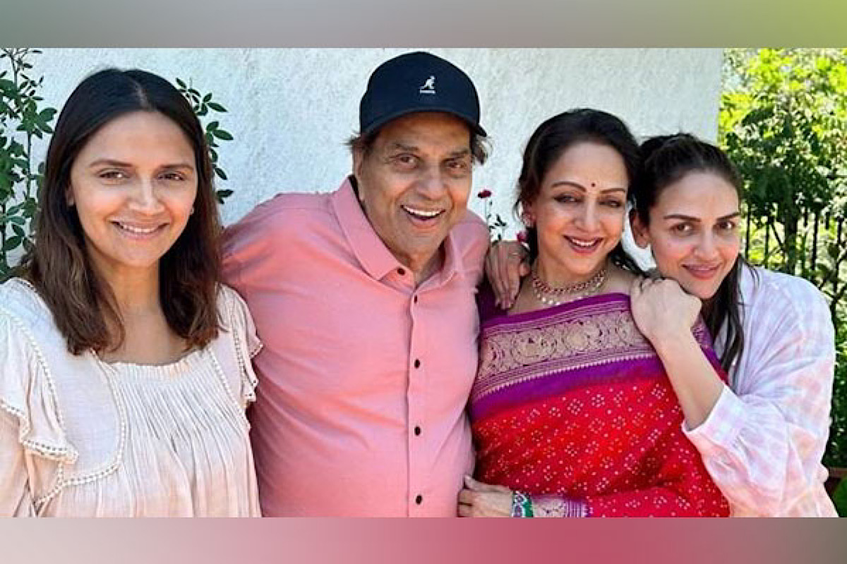 “I could have spoken personally to you but…”: Dharmendra pens emotional note for wife Hema, daughters Esha, Ahana