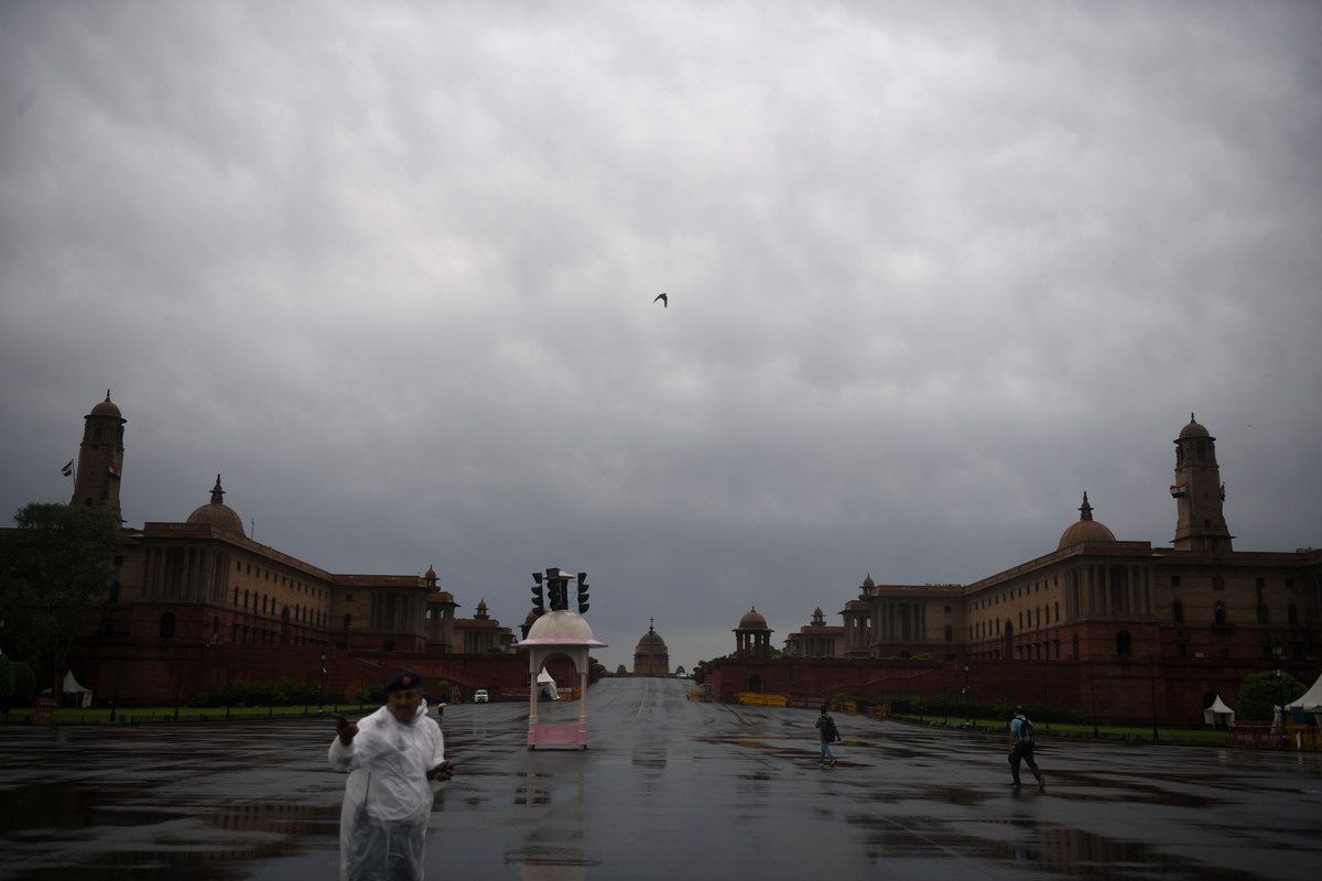 Light to moderate intensity rain with gusty winds likely in Delhi, adjoining areas: IMD