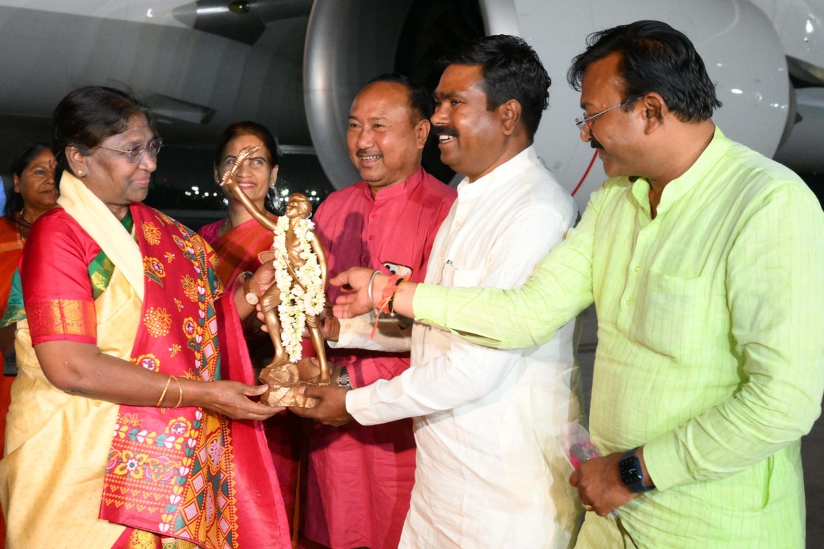President Droupadi Murmu receives grand welcome after successful two-nation tour