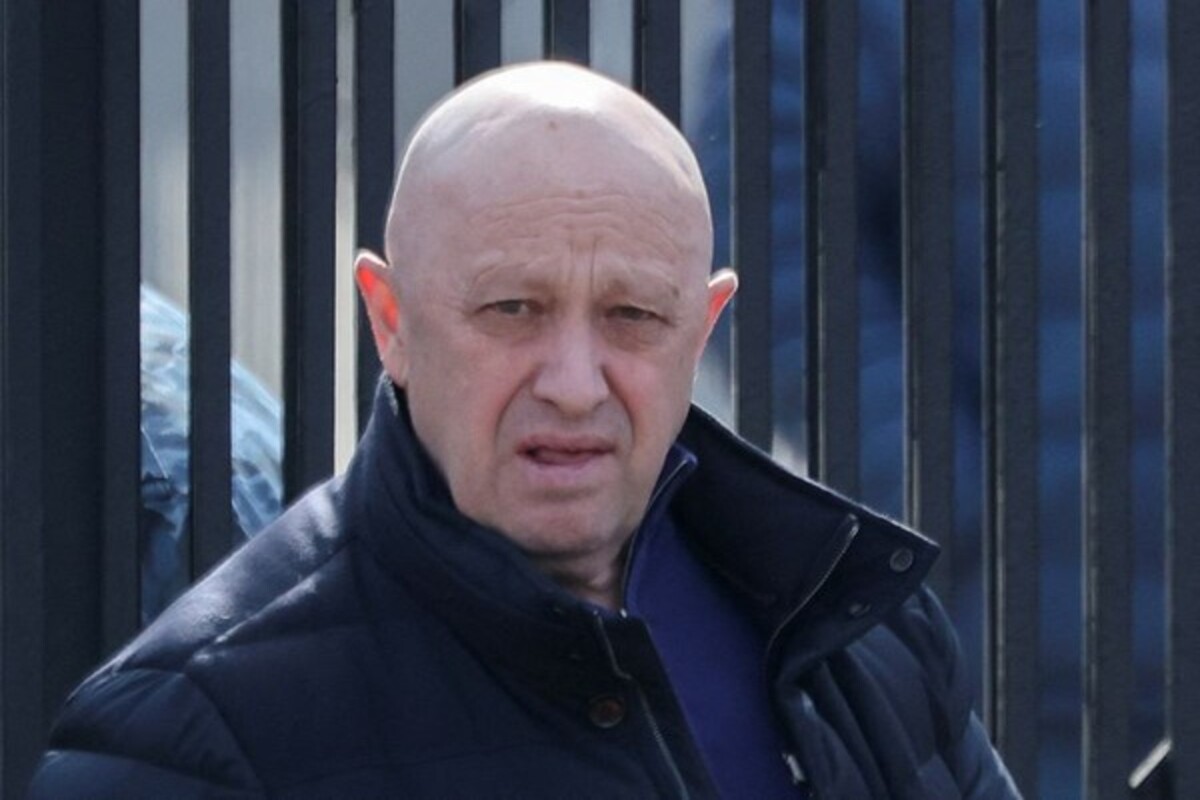 What might have caused the crash where Yevgeny Prigozhin dies?