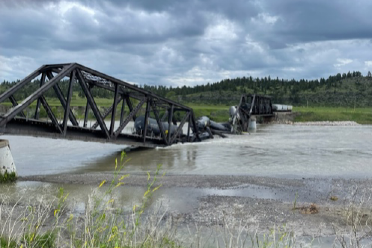 US: Freight train plunges into river after Montana bridge collapse