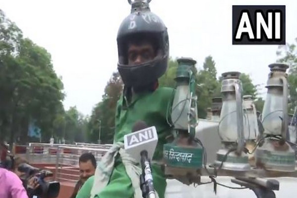 Ahead of Opposition meeting, RJD workers flaunt party symbol ‘lantern’ on streets of Patna