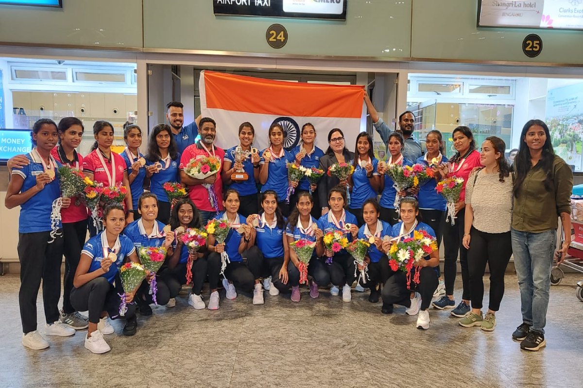 Junior Women’s Hockey Team receives Champion’s welcome in Bengaluru