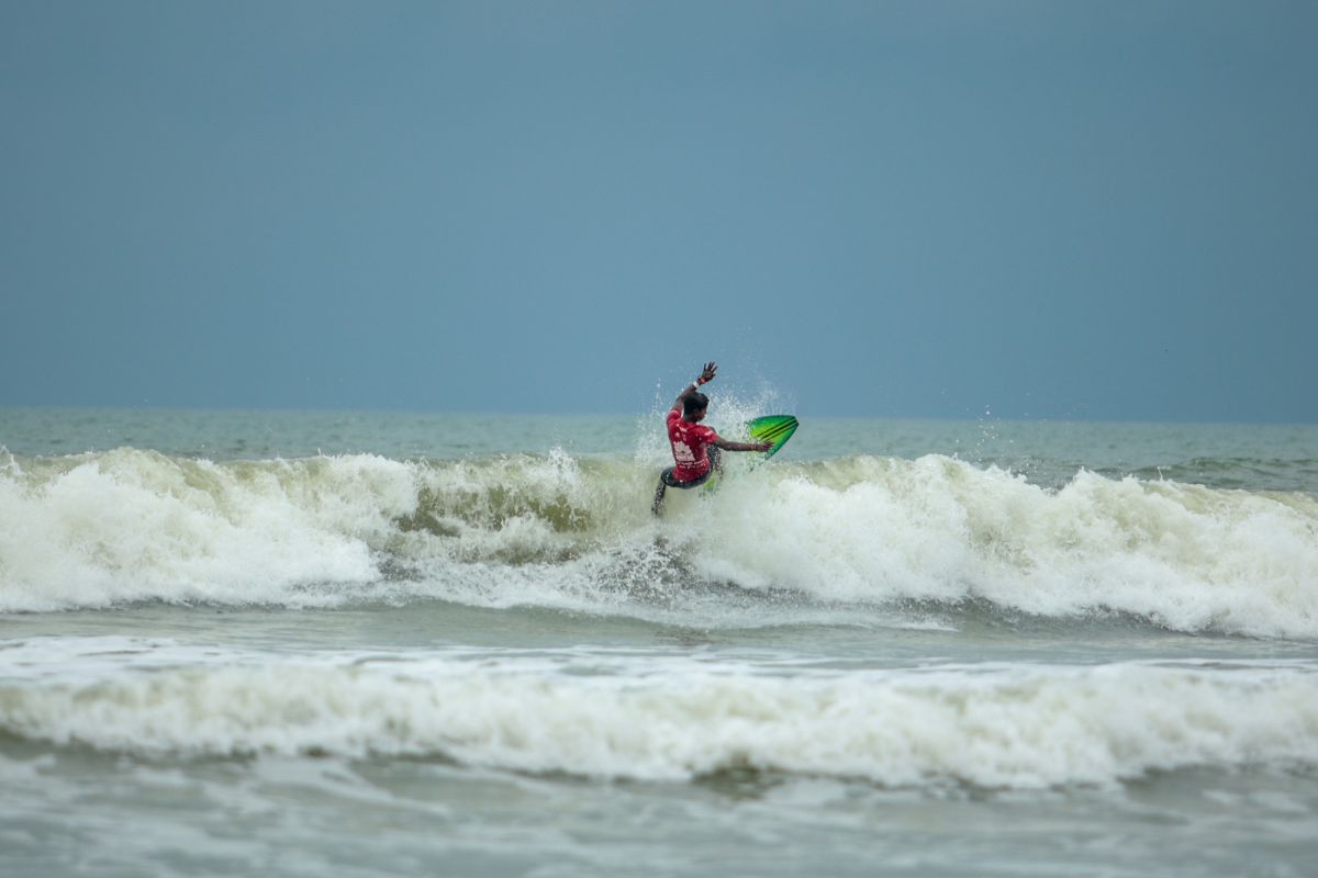 Kishore Shines Under Rough Conditions as Karnataka and Tamil Nadu surfers dominate
