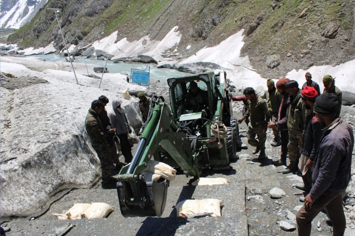 Army inducts equipment to restore tracks to Amarnath shrine