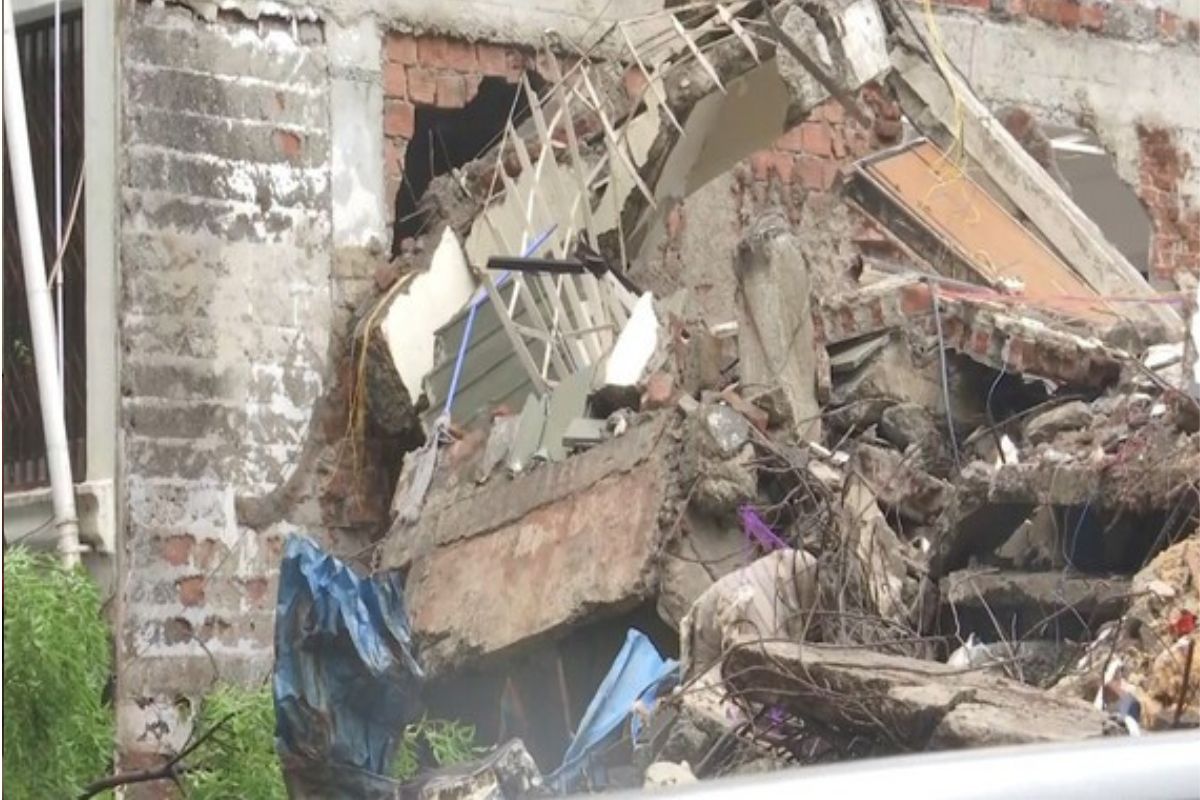 4 injured after portion of building collapses in Mumbai’s Ghatkopar area