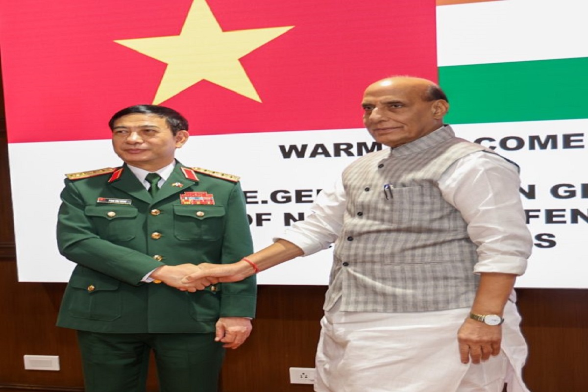 Rajnath Singh, Vietnam Minister discuss defence industry ties