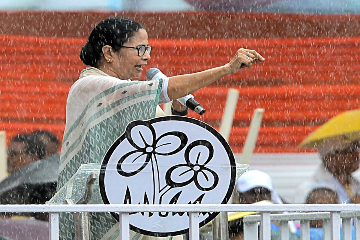 Mamata questions PM’s silence on Guv issue