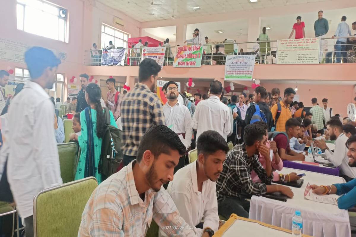 Four thousand youths take part in Job Fair in Kangra district