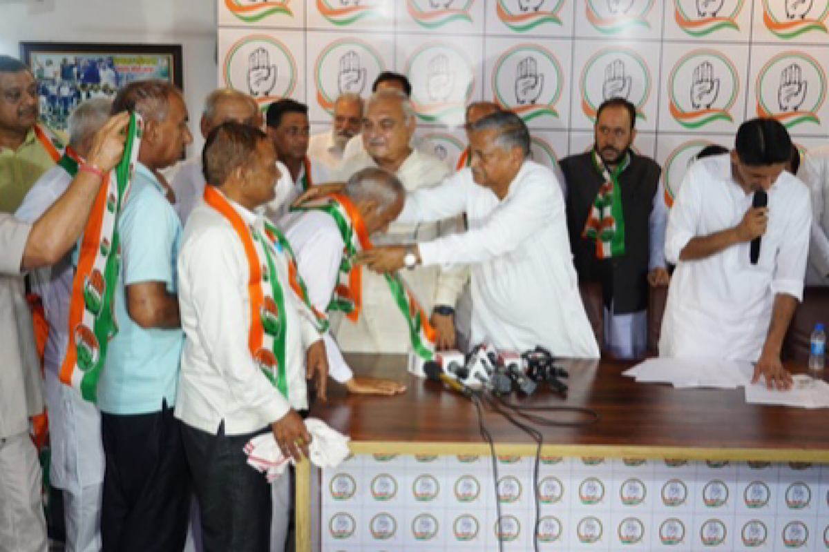 Three former Hry MLAs, municipality Chairman join Congress