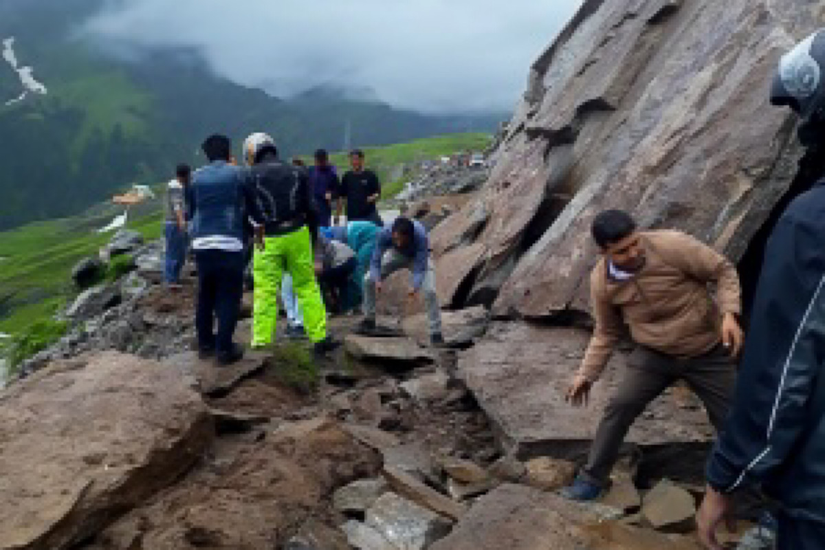 Landslides shut Chandigarh-Manali highway