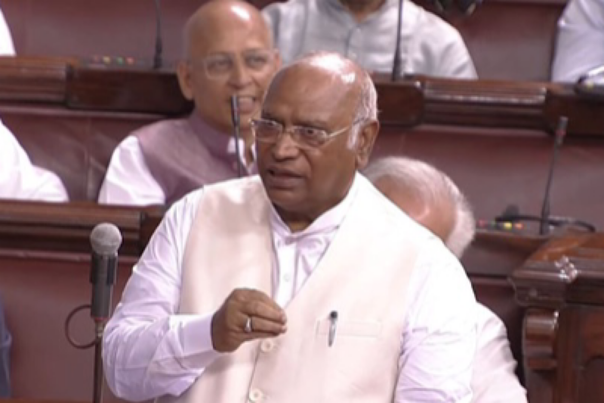 Use restraint and refrain & think of party’s interest: Mallikarjun Kharge
