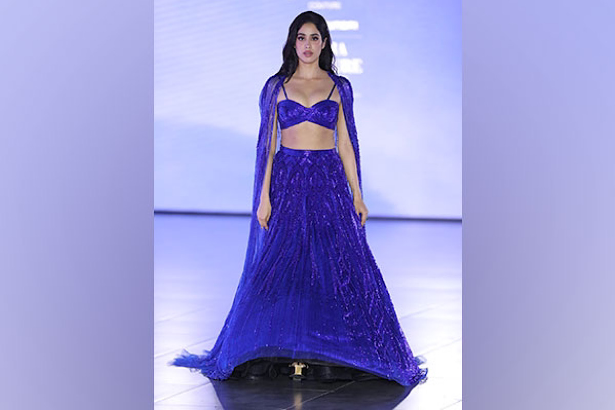 India Couture Week 2023: Janhvi Kapoor creates ‘Bawaal’ in blue lehenga at Gaurav Gupta’s show