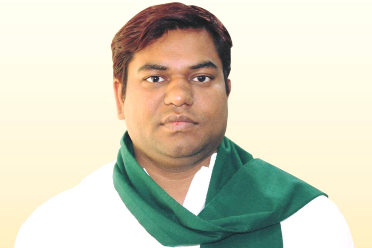 Mukesh Sahani, a loner, blows poll bugle in Bihar