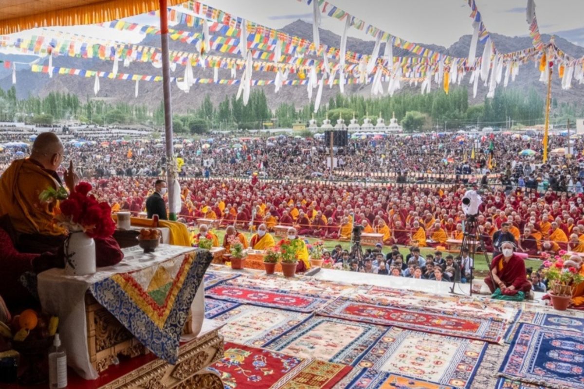 Thousands throng Leh as Dalai Lama begins 3-day teachings