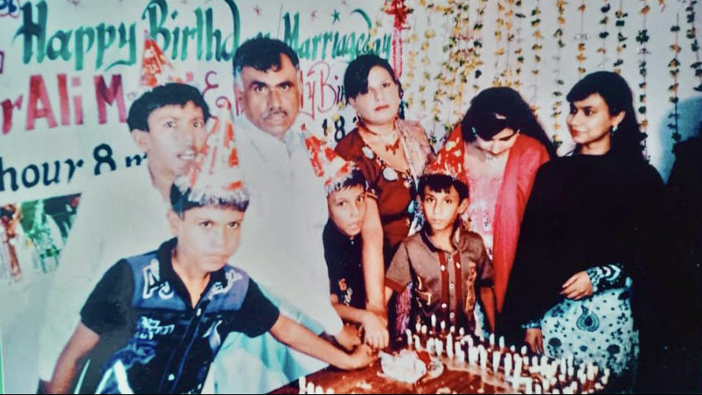 All 9 members of this family from Pakistan share the same birthday date
