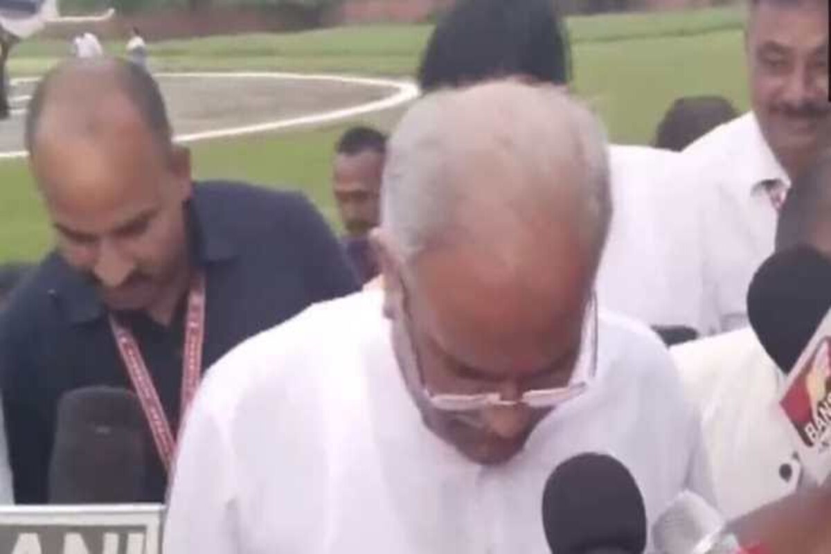 “It is Pirpiti, don’t worry and don’t hurt it”: Bhupesh Baghel after snake appears during media interaction