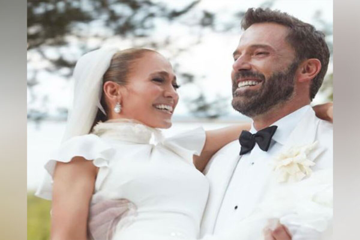 Jennifer Lopez drops throwback wedding pics with Ben Affleck to celebrate 1st anniversary