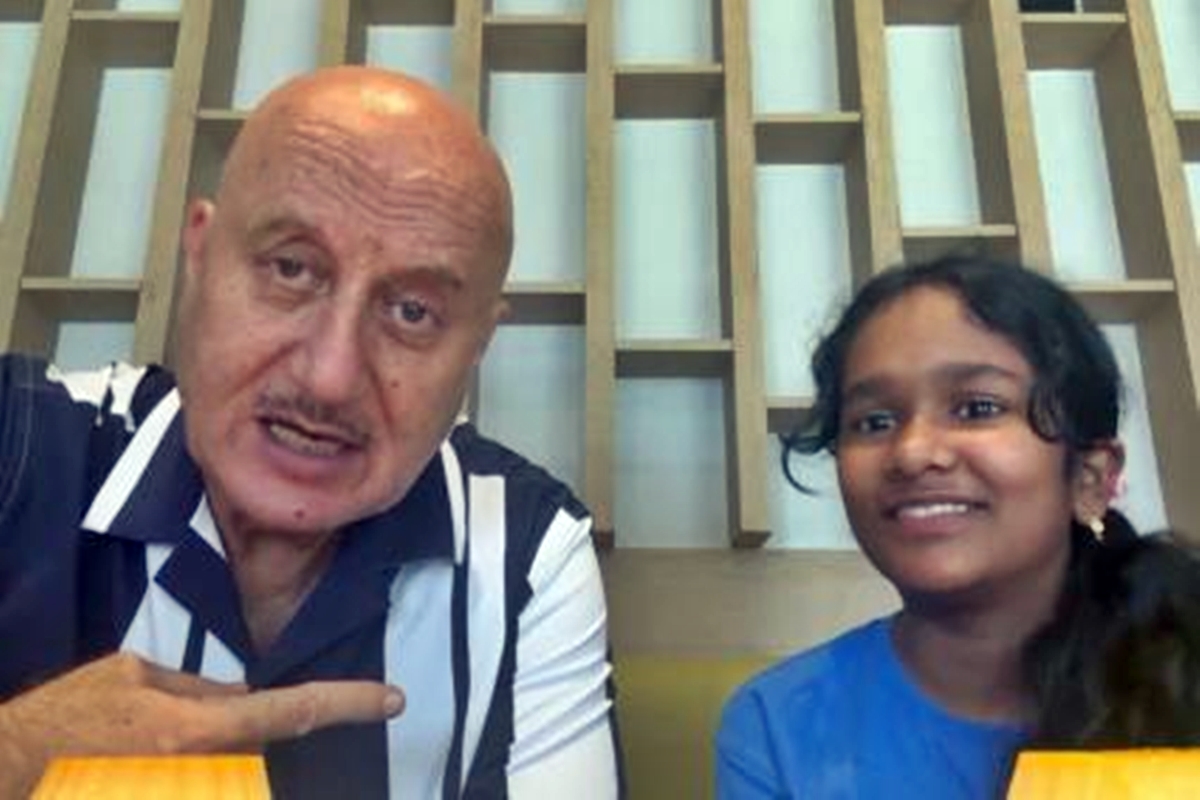Anupam Kher on ‘replacing’ Satish Kaushik in his daughter’s life, says “she needs a father”
