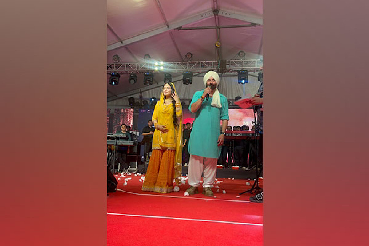Sunny Deol, Ameesha Patel graced musical night of ‘Gadar 2’