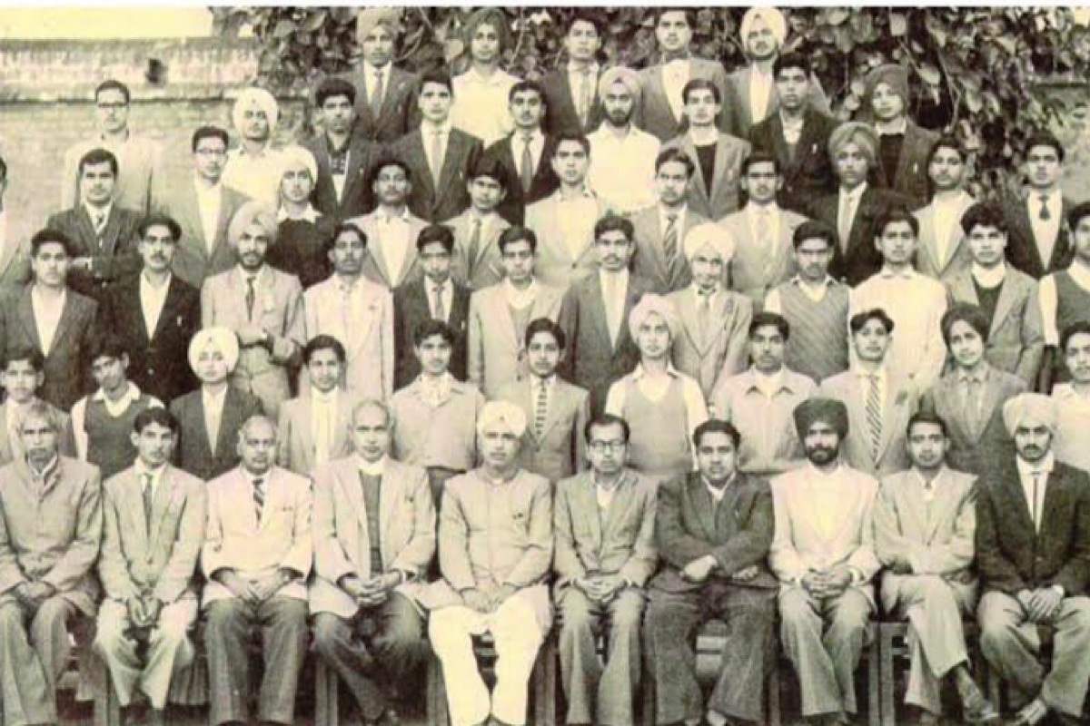 A group photo from 1962