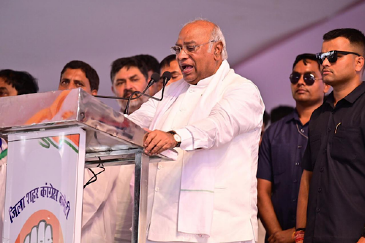 Kharge welcomes govt decision to honour Advani with Bharat Ratna
