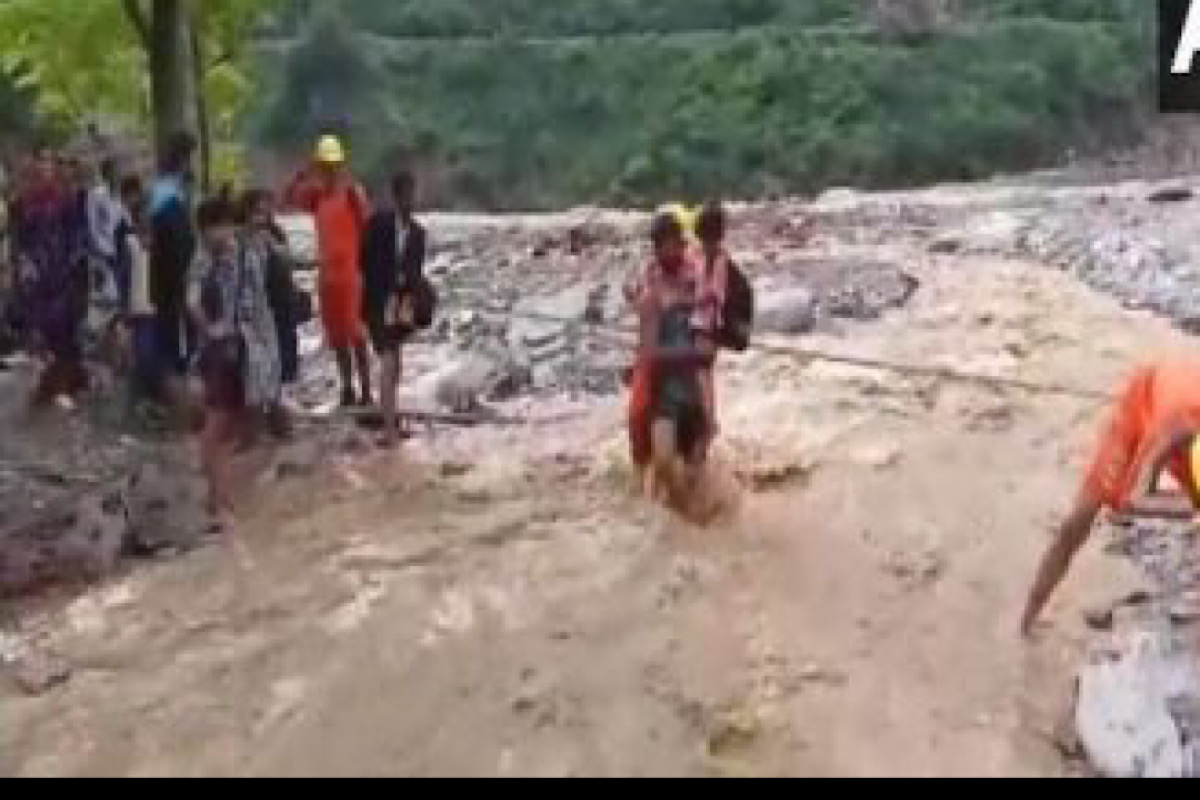 HP: NDRF rescues 51 stranded people from cloud burst incident sites in Mandi