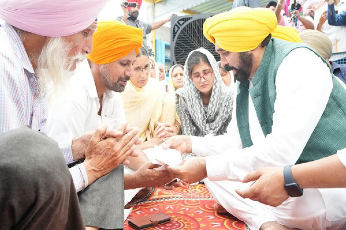 CM Bhagwant Mann hands over Rs 1 crore cheque to army jawan’s kin