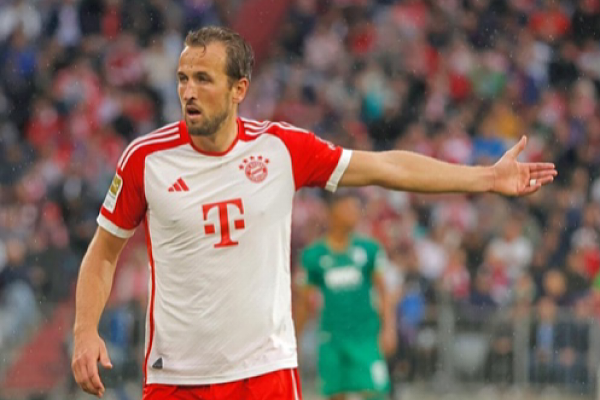 Kane scores twice as Bayern down Augsburg in Bundesliga