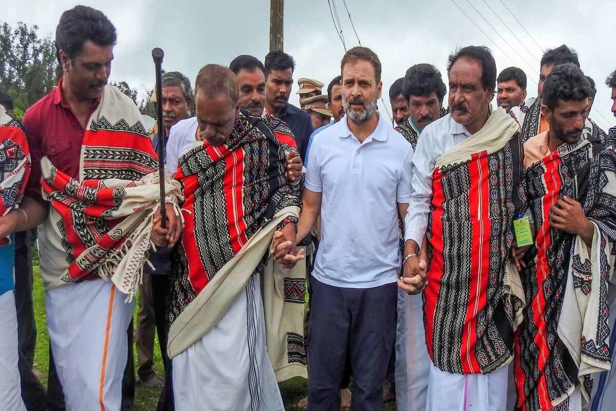 Rahul Gandhi dances with Toda Tribal Community in Tamil Nadu