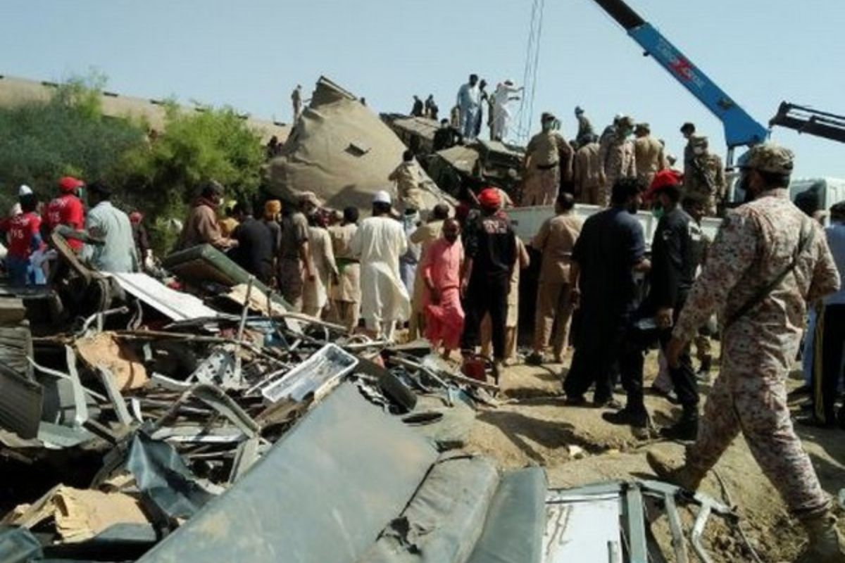 Pakistan: 20 dead, 80 injured after 10 coaches of Hazara Express derail near Sindh