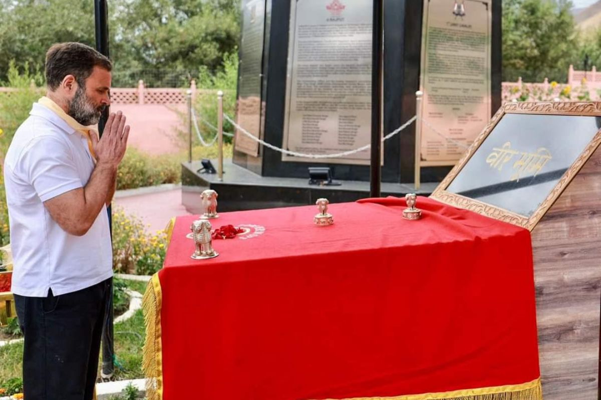 Rahul Gandhi pays tributes at Kargil War Memorial