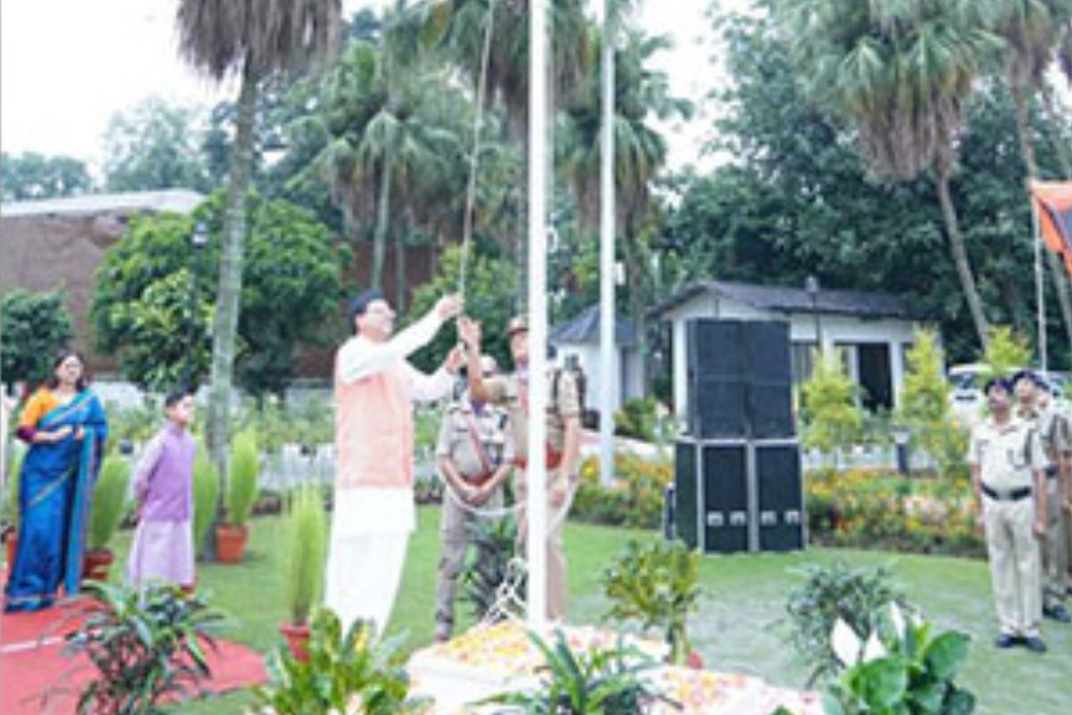 Uttarakhand: CM Dhami hoists tricolour, administers oath of national unity on Independence Day