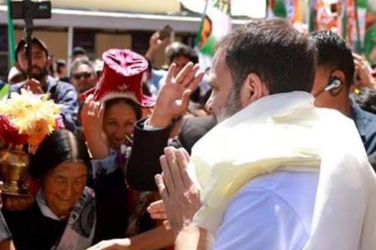 Rahul arrives at Leh to a rousing welcome