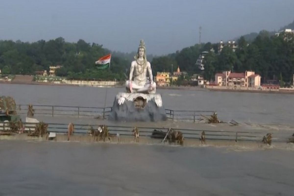 Uttarakhand: Water level of Ganga River reduced in Rishikesh