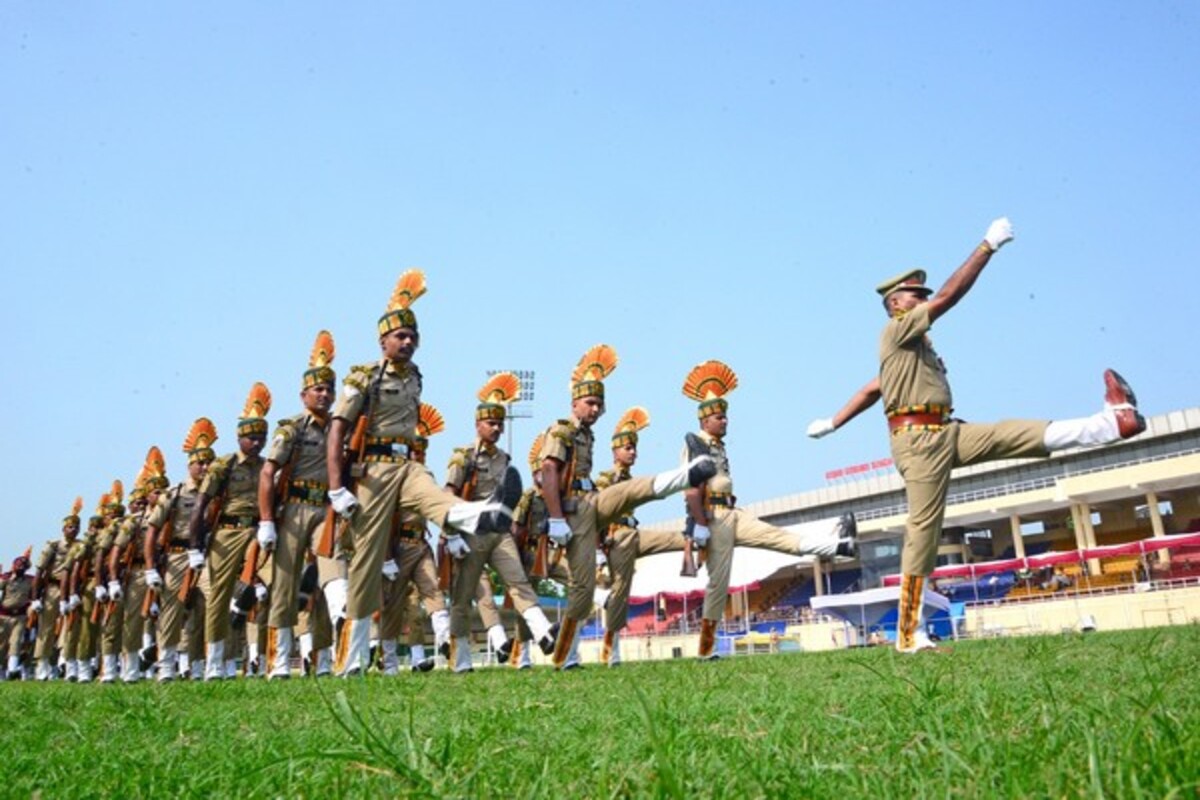 I-Day: 954 police personnel receive service medals