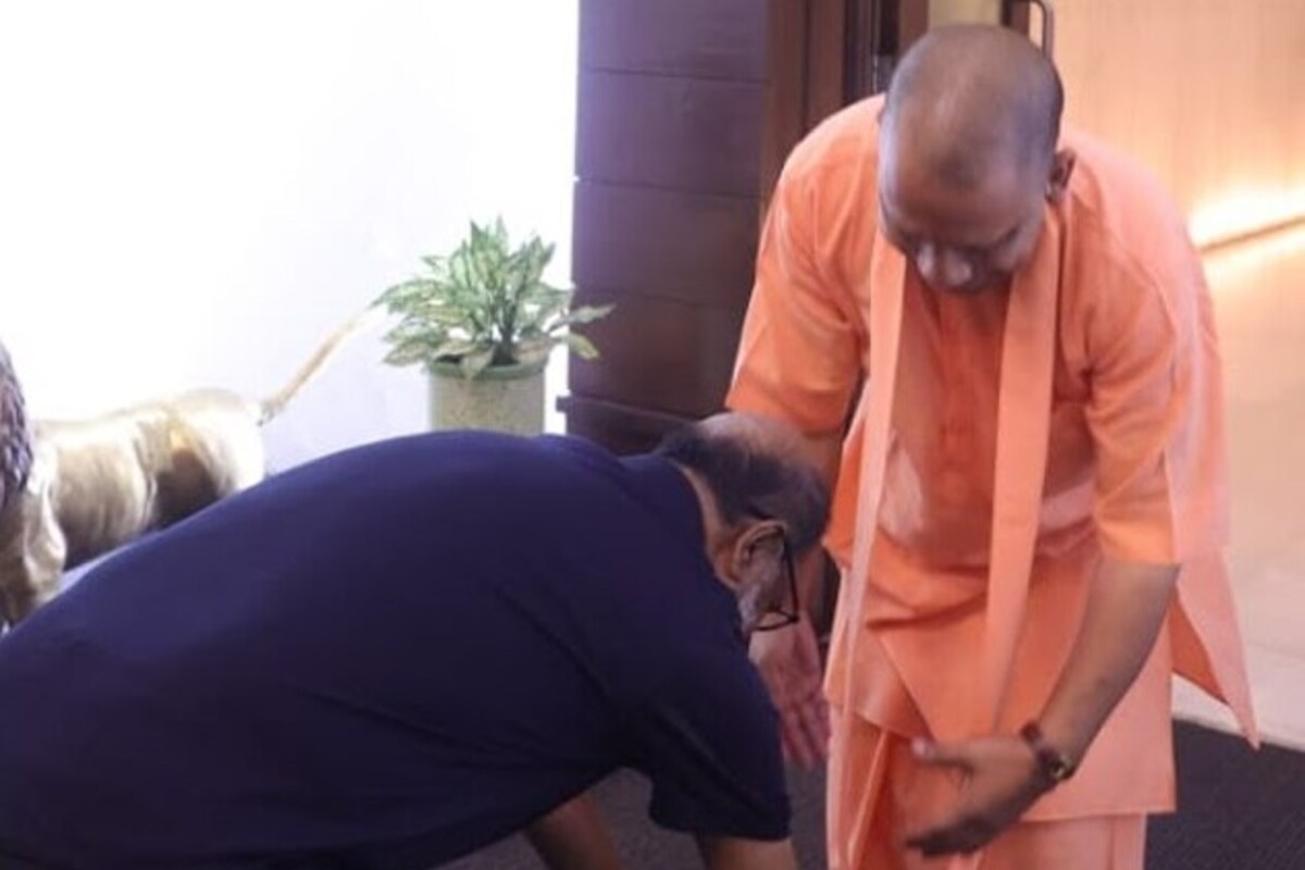 Internet reacts to Rajinikanth touching Yogi Adityanath’s feet: ‘shocking’, ‘cringeworthy’