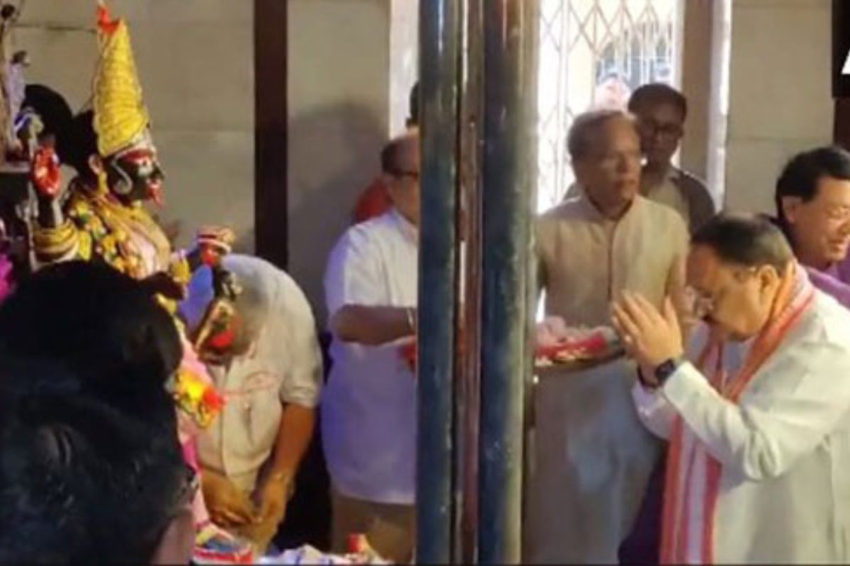 JP Nadda offers prayer at Dakshineswar Kali Temple in Kolkata