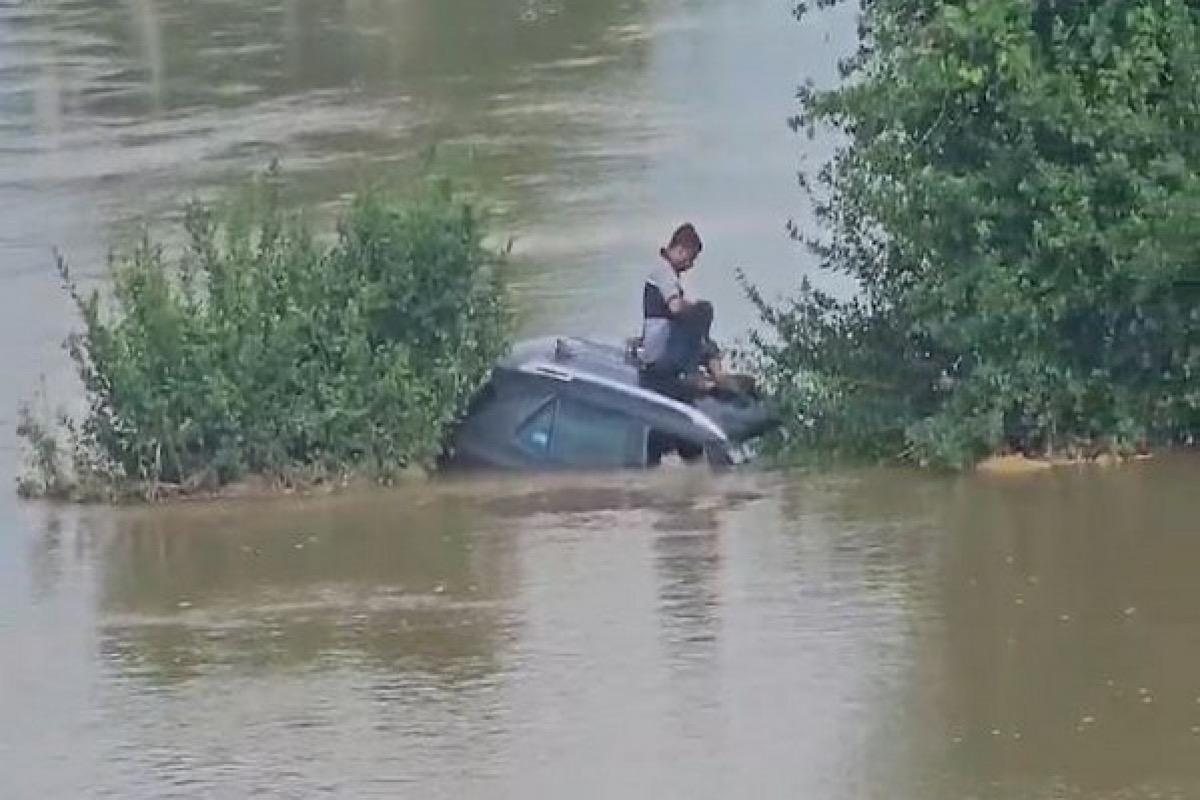 Odisha: Two men rescued after their car gets stuck on flooded road