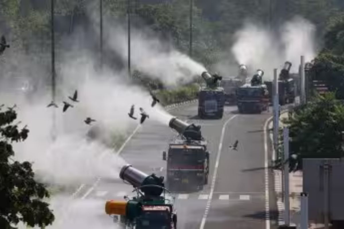 Delhi: MCD deploys 20 anti-smog guns at pollution hotspots