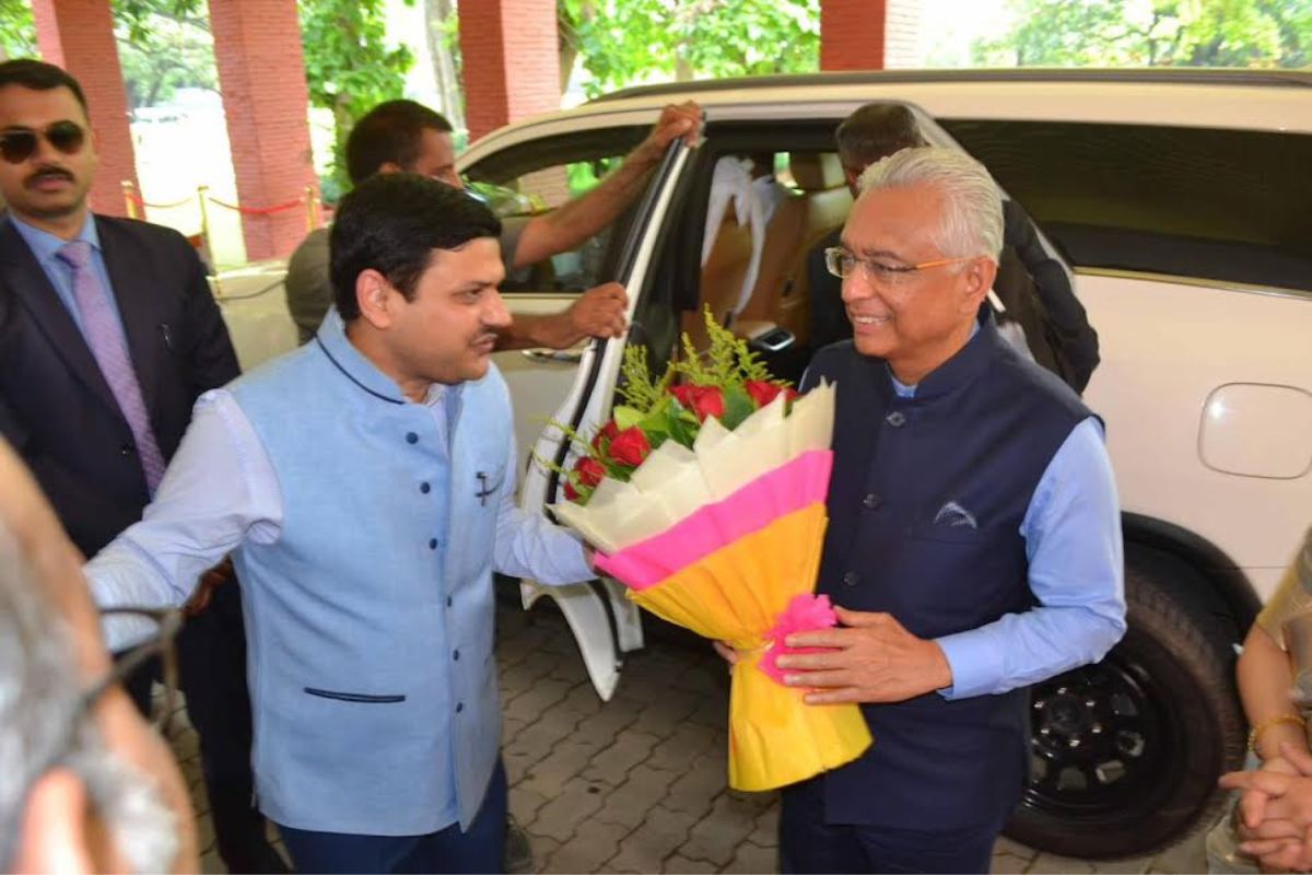 Mauritius PM with family prays at Kashi Vishwanath Dham