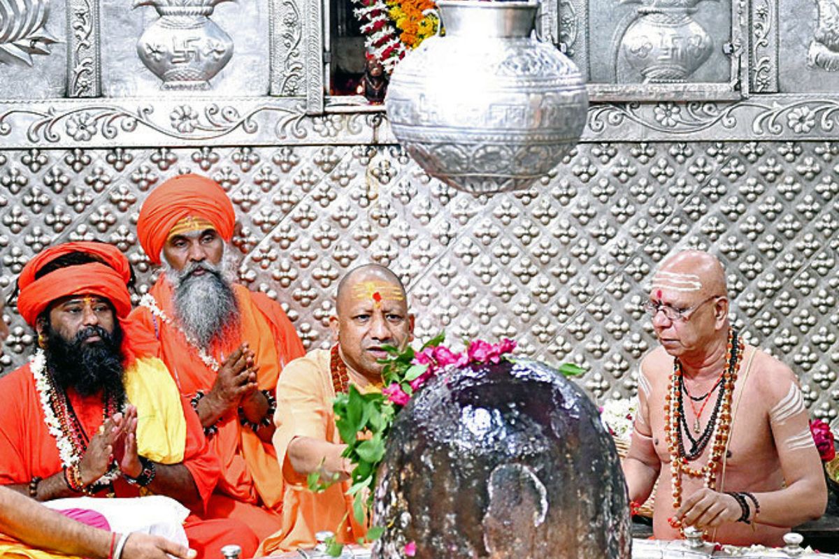 Those who treat foreign invaders as masters have no place in India: Yogi
