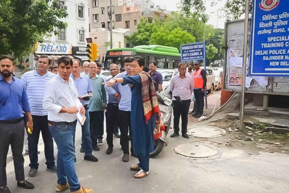 Atishi directs officials to work towards redesigning Delhi roads